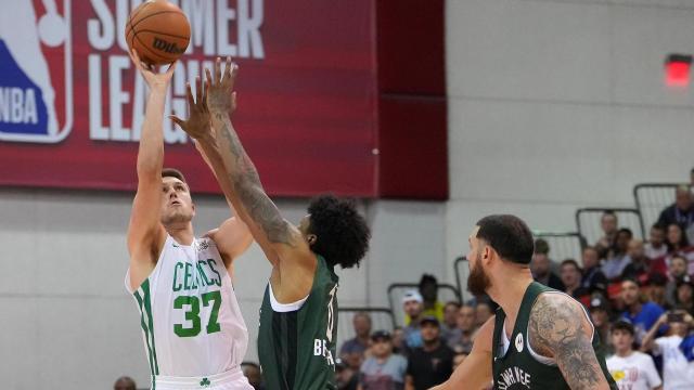 开云app-绿军雄鹿夏联激烈如抢七 “外卖小哥”也能命中绝杀