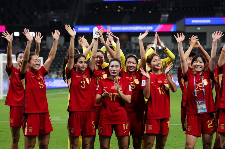 开云-VAR的划线为啥这么歪，中国女足的进球真的不越位？